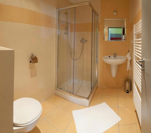 F - Team Hotel 2*
