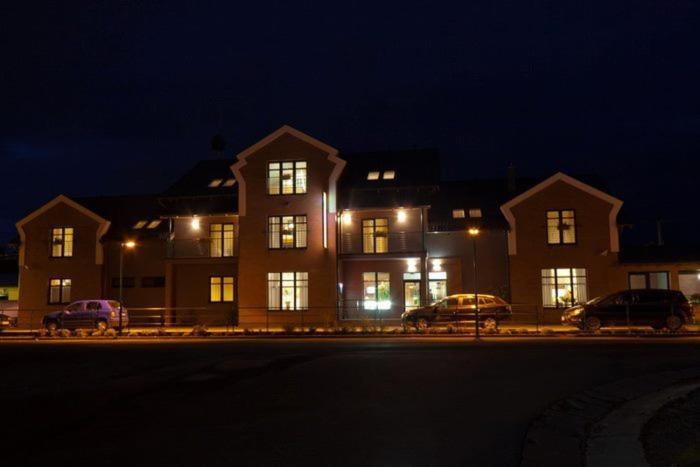 Hotel F - Team